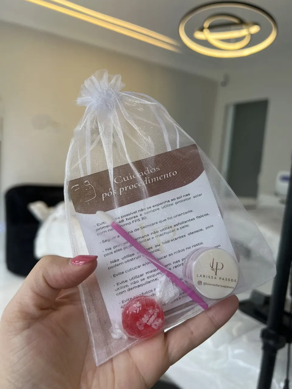 Kit de cuidados pós-procedimento entregue à cliente